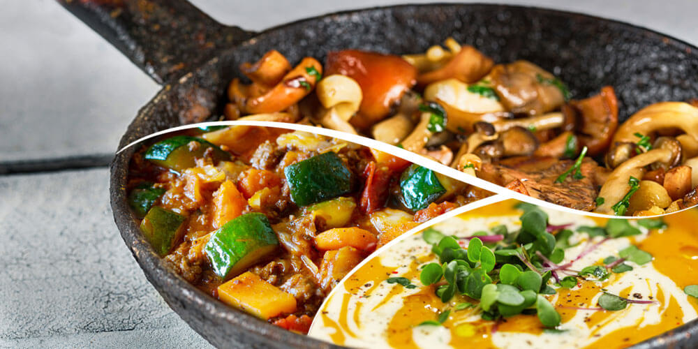 Collage aus herbstlichen Gerichten mit Kürbis, Pilzen und Eintopf serviert in einer gußeisernen Pfanne 