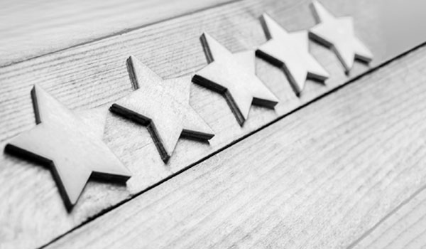 Sterne weisen auf Auszeichnungen von südafrikanischen Weinen hin. Hier gibt es Infos zu John Platter Sternen u.v.m